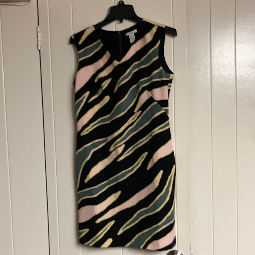 Beautiful dress for work or holiday party!